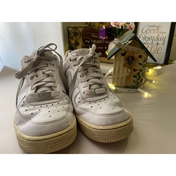 Nike Air Force 1 '07 Low Triple White Size Womens 10.5 CW2288-111 AF1 - Picture 2 of 9
